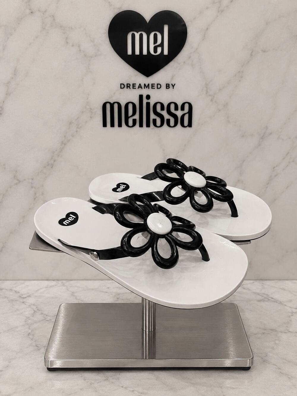 Mel Dreamed by Melissa White Black Flower Jelly Thong Sandals Sz 6